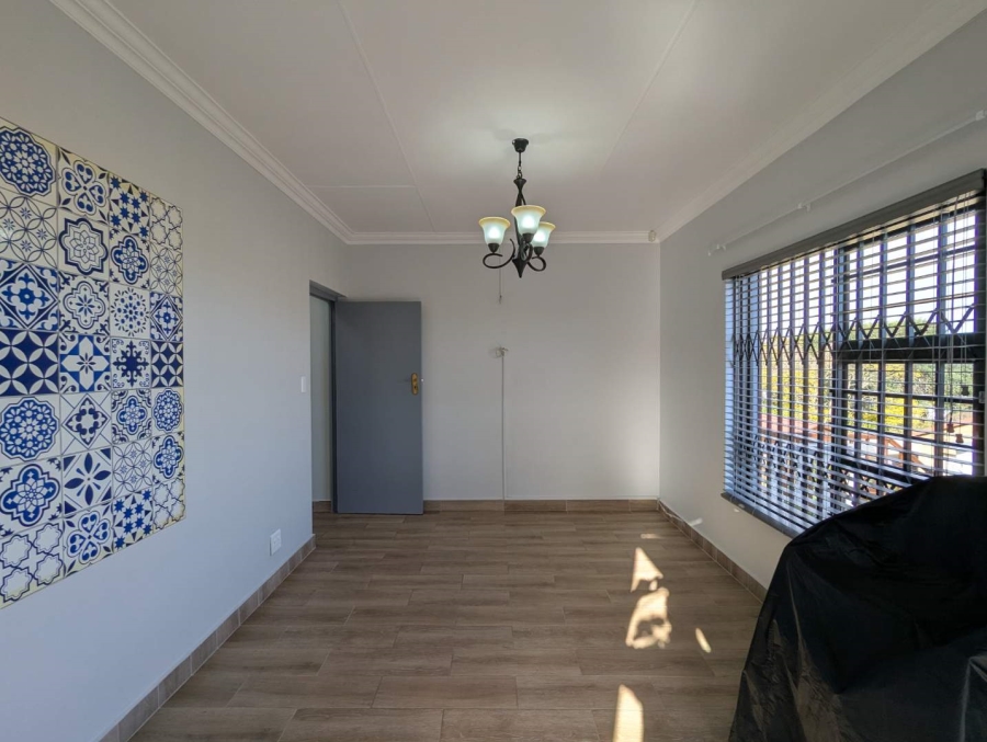 5 Bedroom Property for Sale in Fraaiuitsig Western Cape